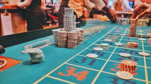 Hình ảnh chơi game slot hiện đại trên điện thoại di động